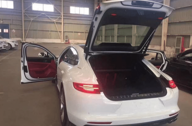 百万元保时捷在4S店修七次也没修好 4S店不退也不换车