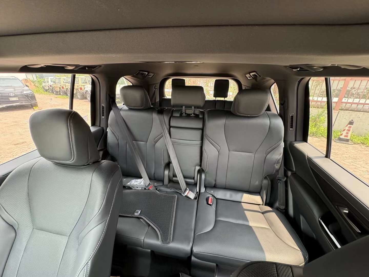 成都雷克萨斯LX中东版新款团购钜惠10万 仅售170万