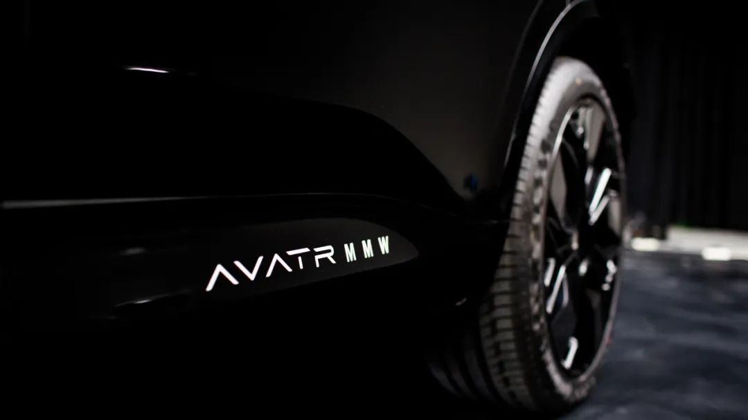 李湘将劳斯莱斯换成阿维塔原因曝光：因为她要追星