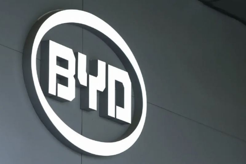 李云飞：比亚迪兆瓦闪充、三万转电机技术过于先进 很多人不相信