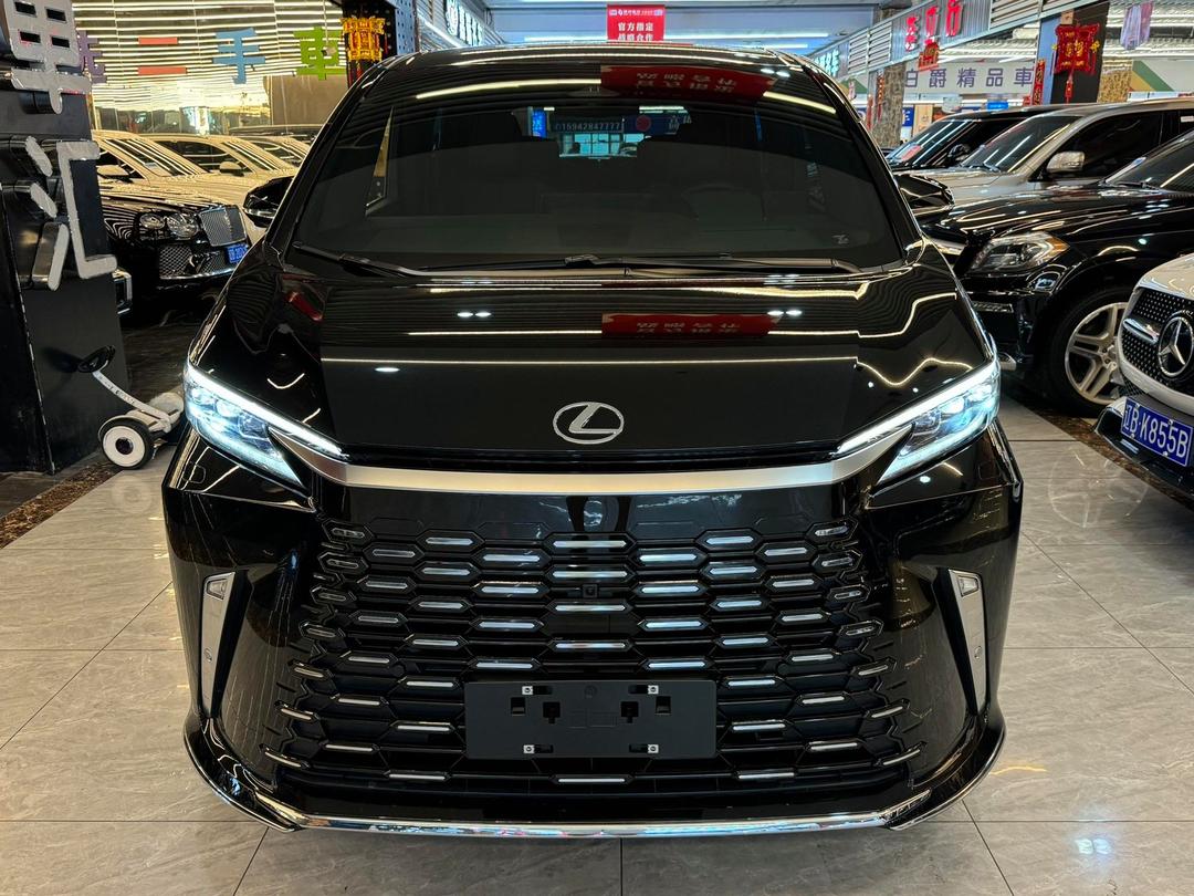 成都雷克萨斯LM亚洲版团购优惠31万 欢迎上门试驾