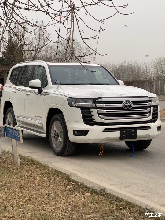 2024新兰德酷路泽中东版让利促销中 限时优惠高达37万元