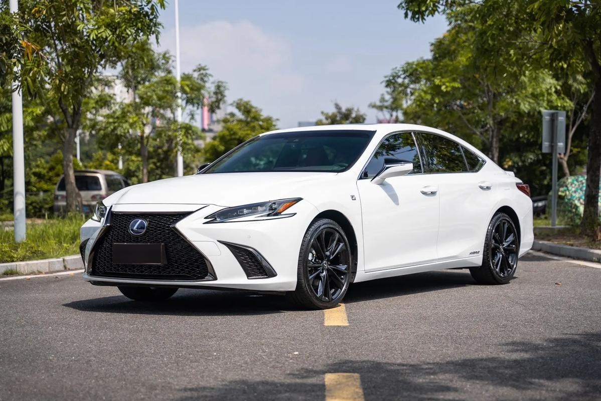 成都雷克萨斯ES优惠高达8.00万 仅21.99万可入手