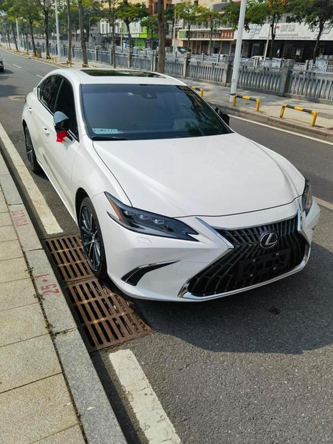 成都雷克萨斯ES优惠高达8.00万 仅21.99万可入手