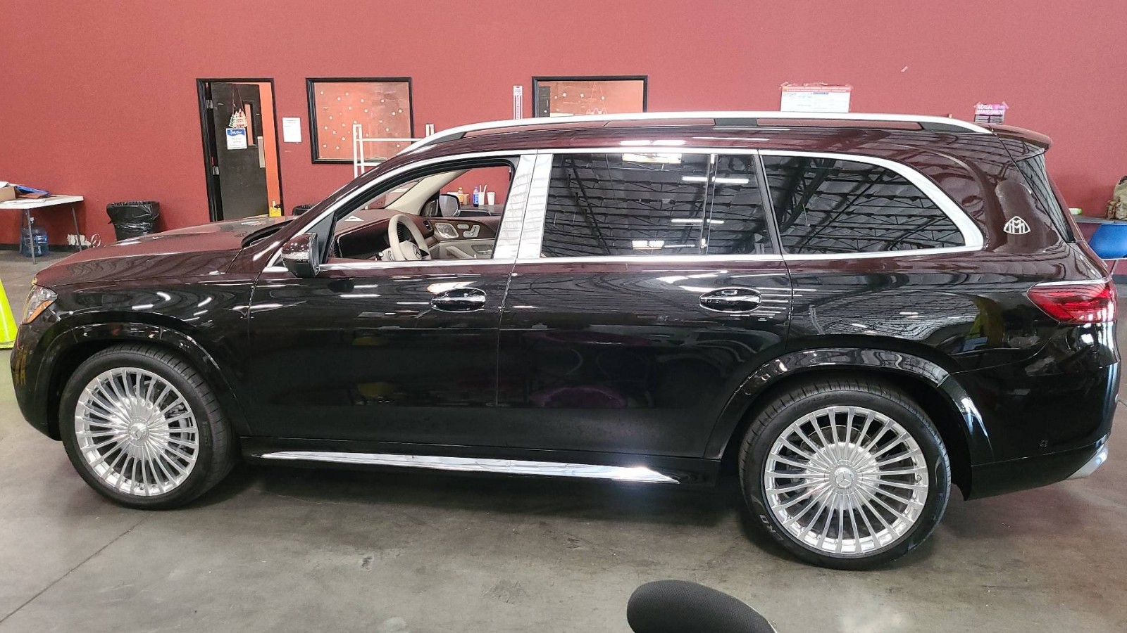 成都平行进口奔驰迈巴赫GLS级欧版售价255万起 欢迎到店试驾