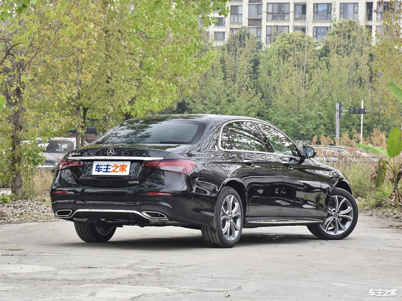 成都奔驰V级欧版促销50万起 欢迎上门试驾