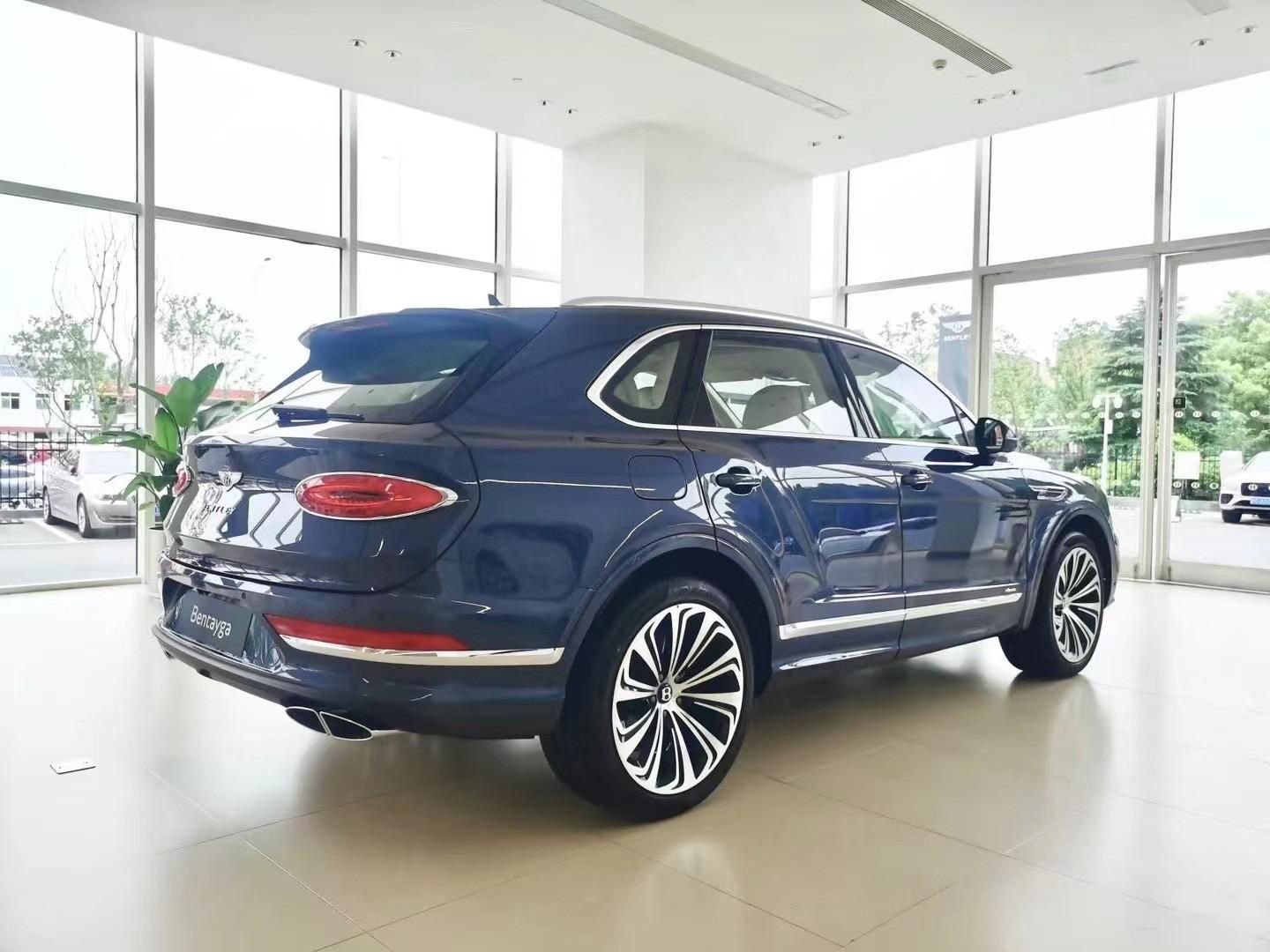 宾利添越最新报价276万起 欢迎前来试驾