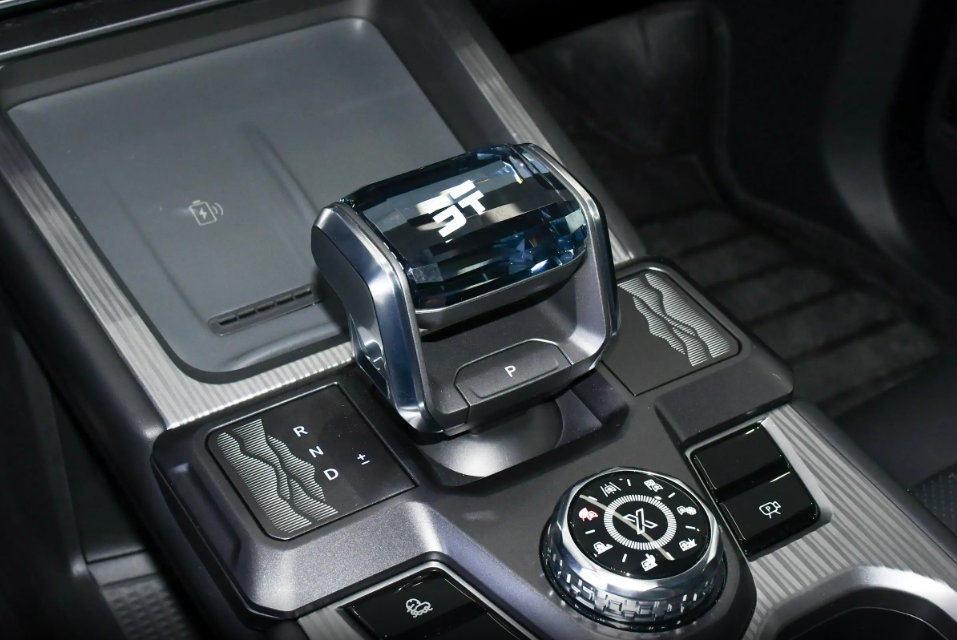 国产燃油硬派方盒子！奇瑞捷途旅行者悦野版上市：售19.19万元