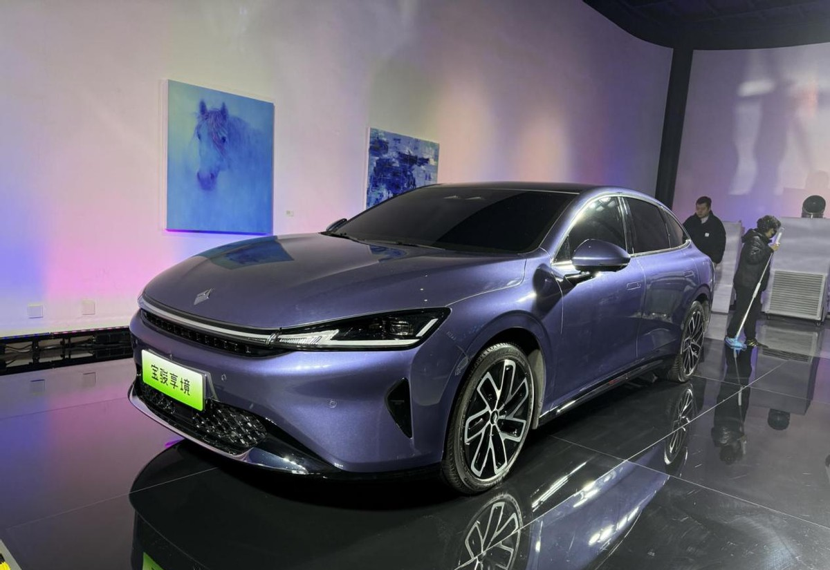 宝骏享境预售价13.28万起 定位中大型车 1.5T插混及纯电可选