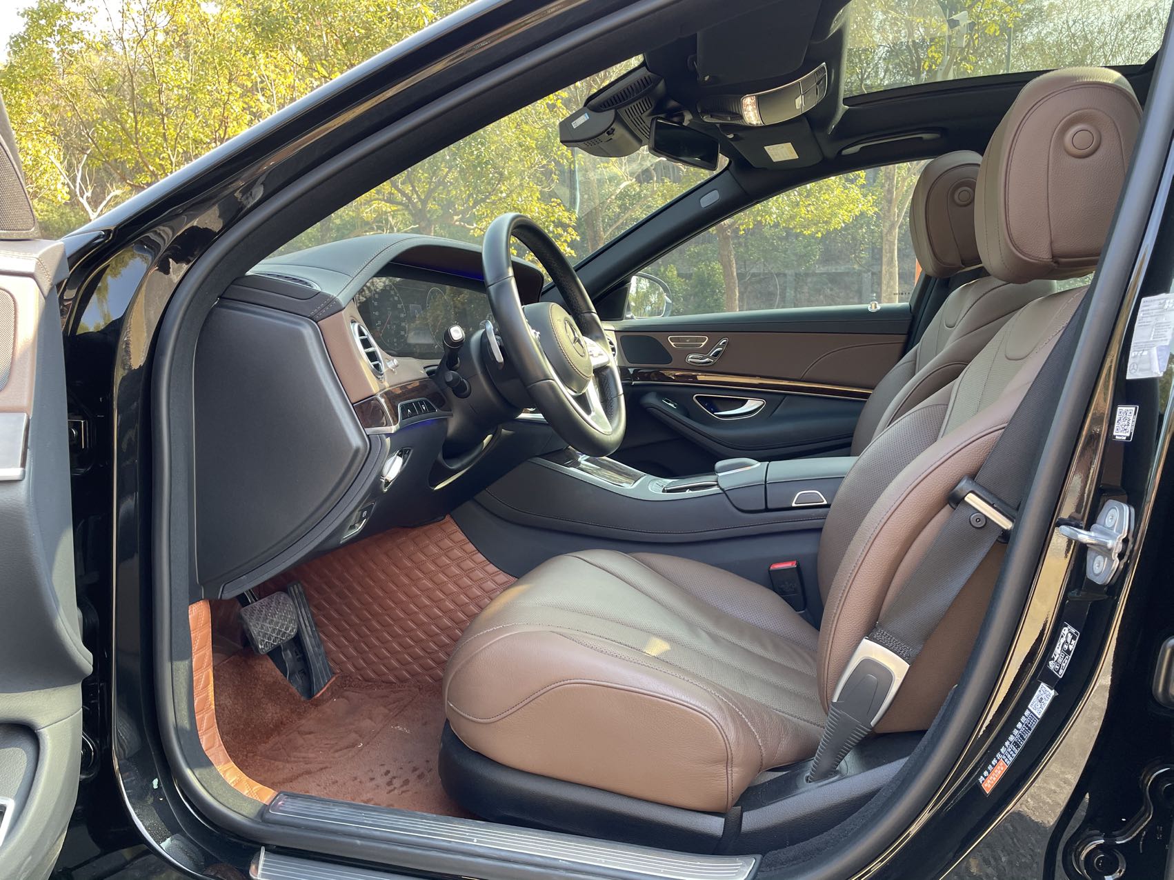 现购奔驰S级加版享30万优惠 欢迎上门试驾