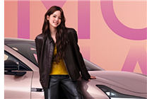 新手欧阳娜娜开MONA在北京兜风：何小鹏坐副驾驶