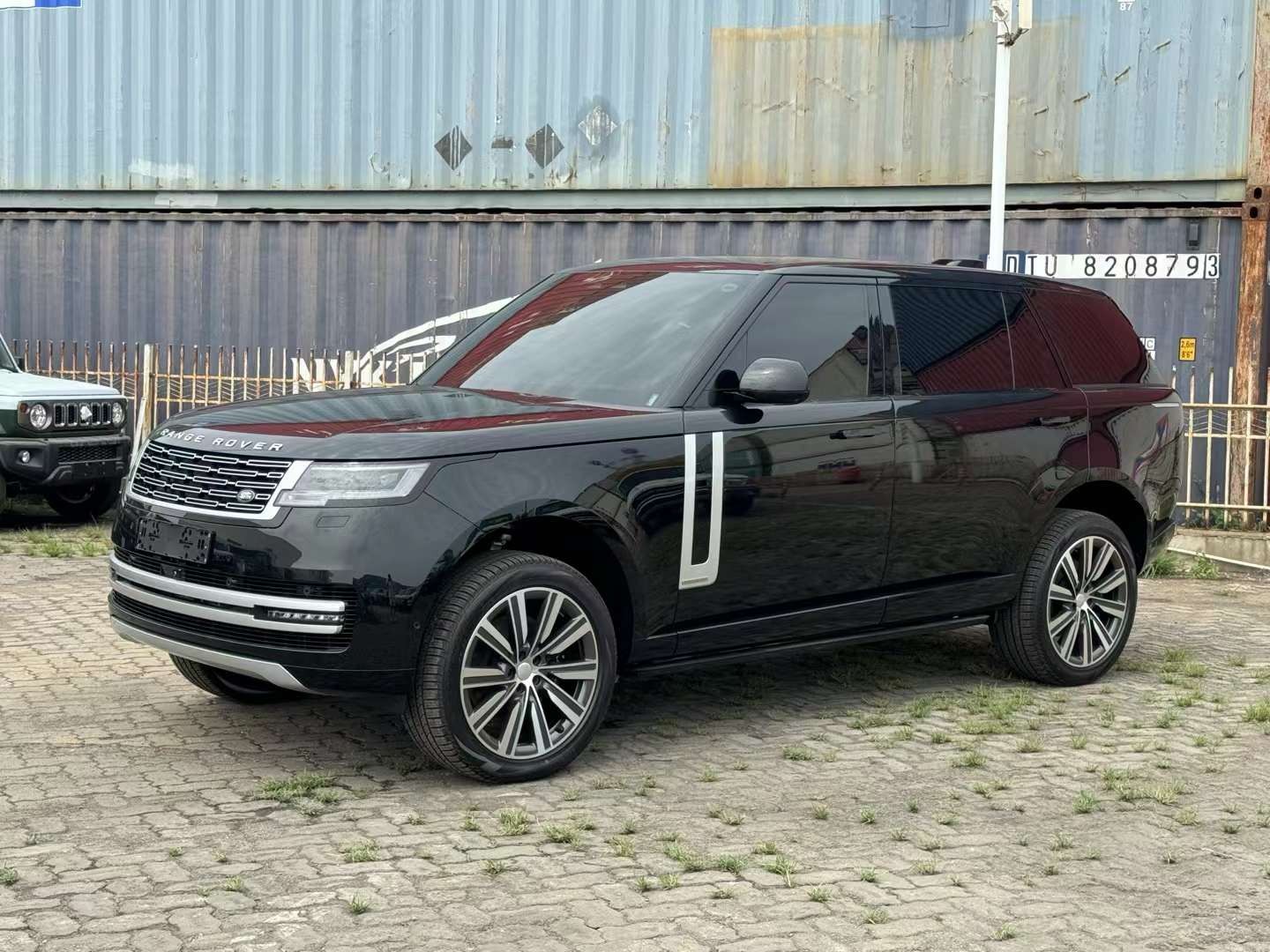 现购揽胜行政中东版 行政中东版让利30万 欢迎到店试驾