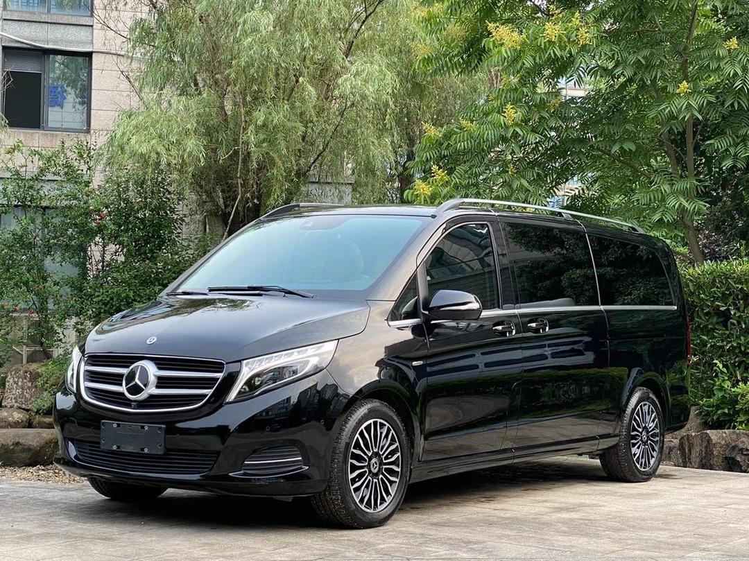 成都平行进口奔驰V级中东版钜惠6万元 欢迎前来试驾