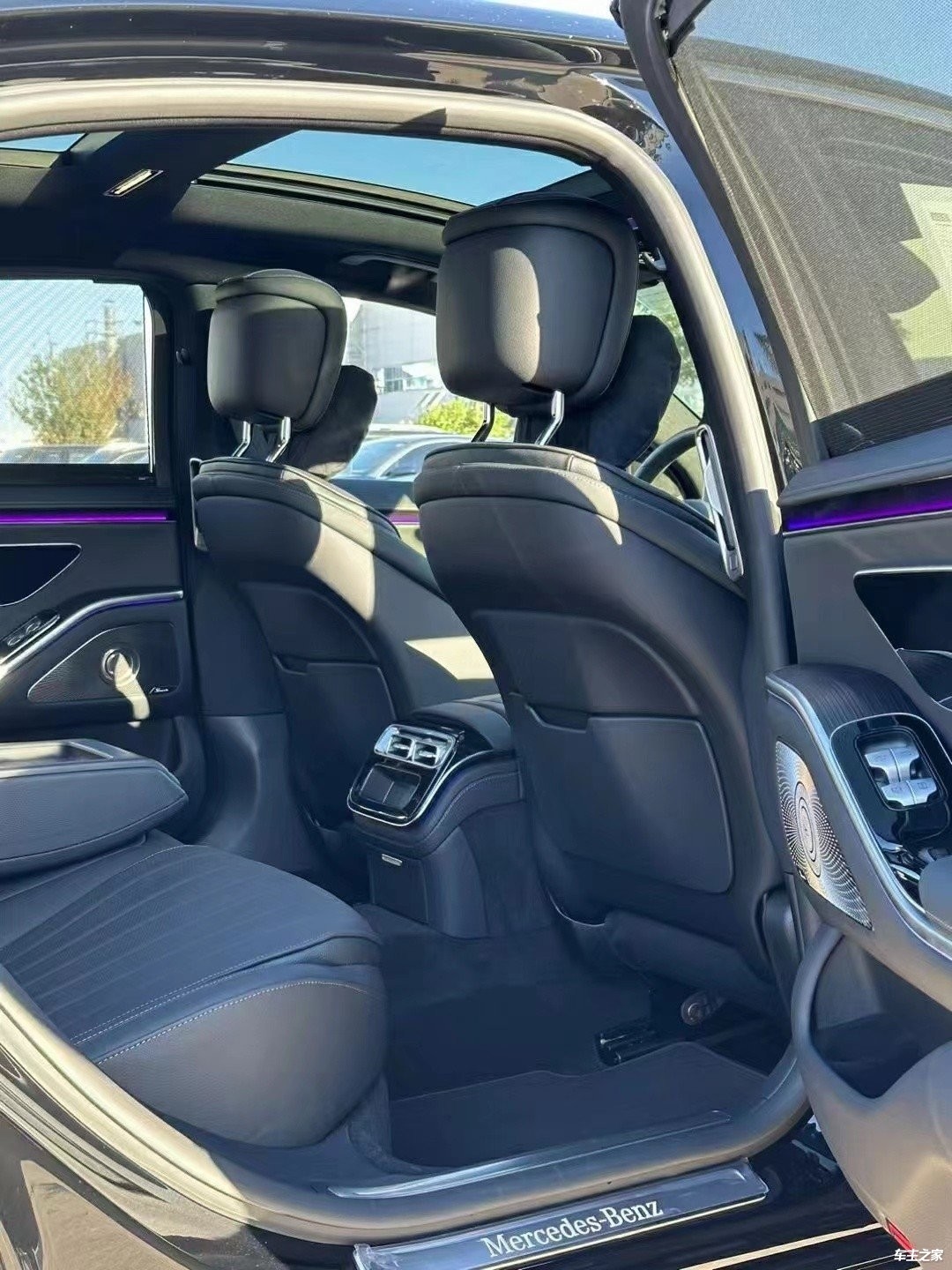 成都平行进口奔驰V级中东版钜惠6万元 欢迎前来试驾