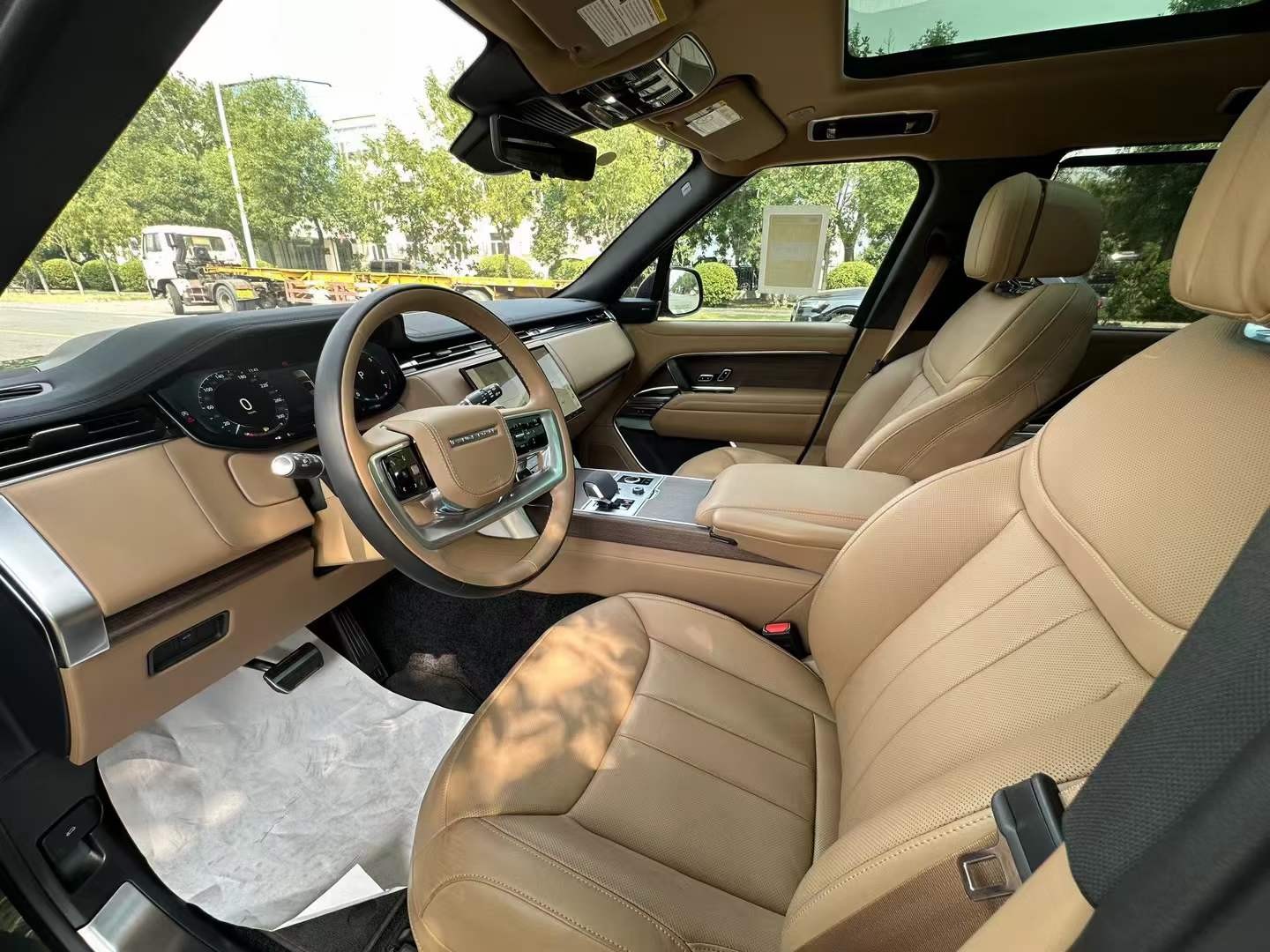 揽胜行政美版新款优惠37万 欢迎前来试驾