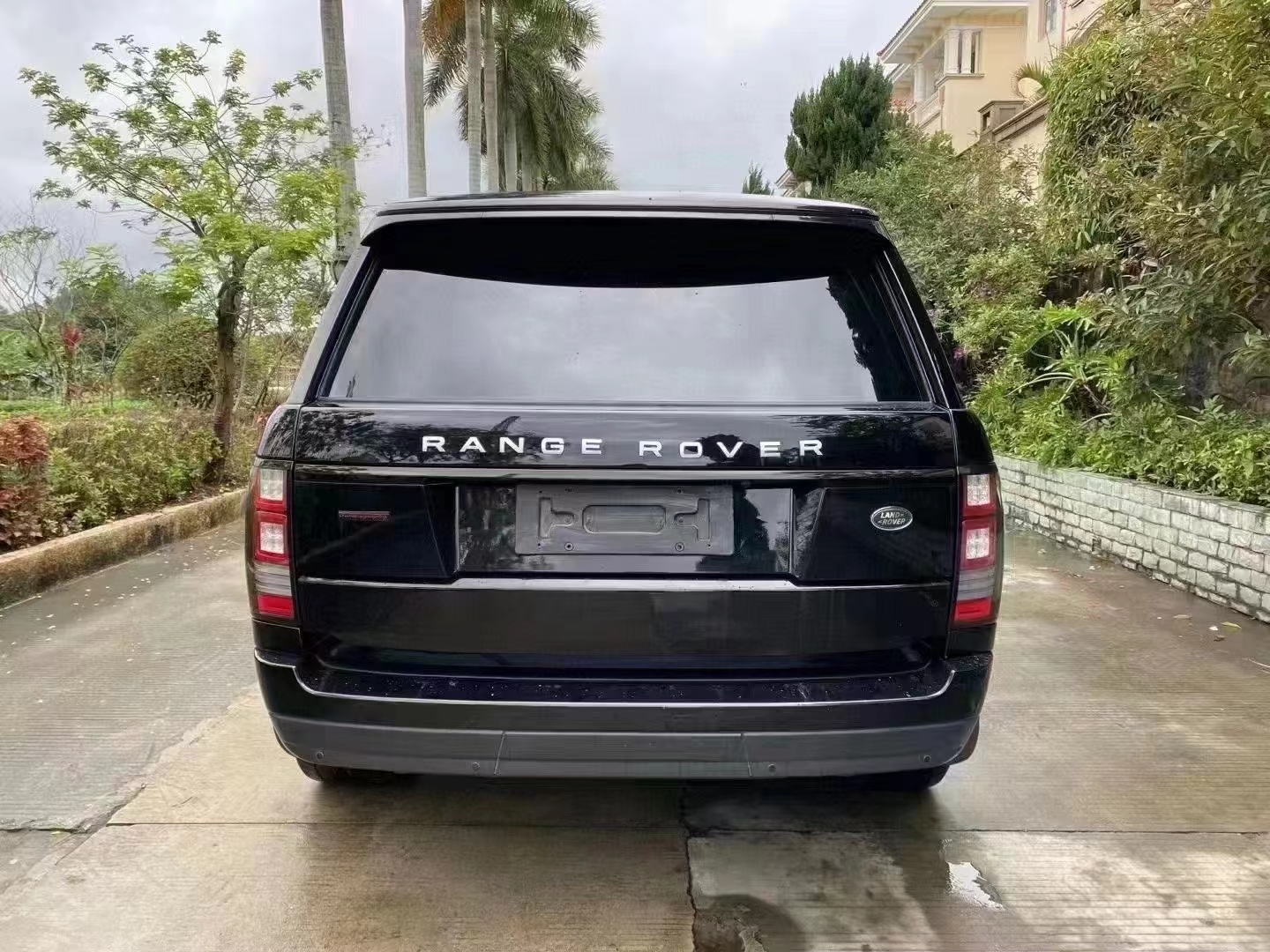 揽胜行政美版新款优惠37万 欢迎前来试驾