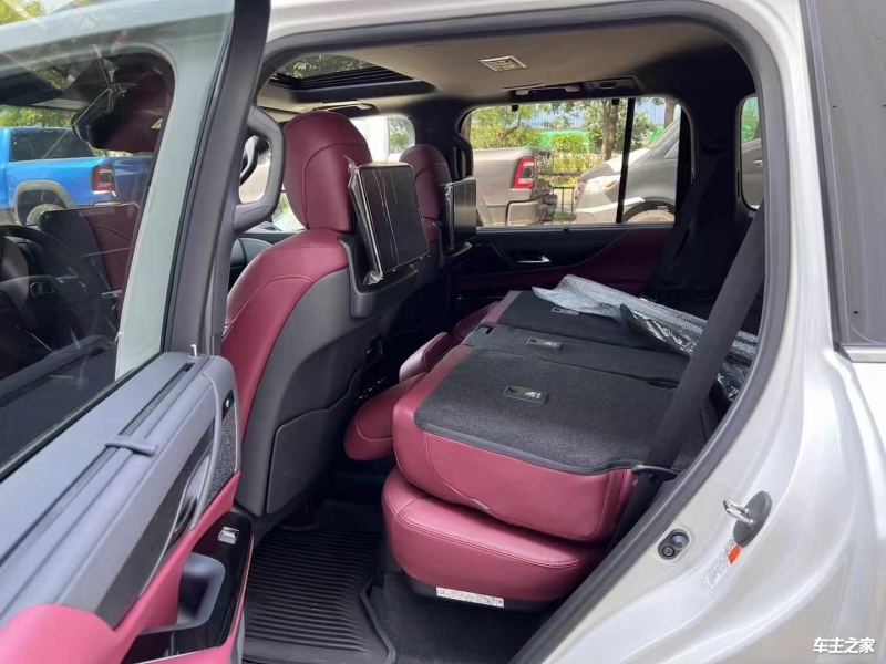 现购雷克萨斯LM亚洲版享43万优惠 欢迎到店试驾