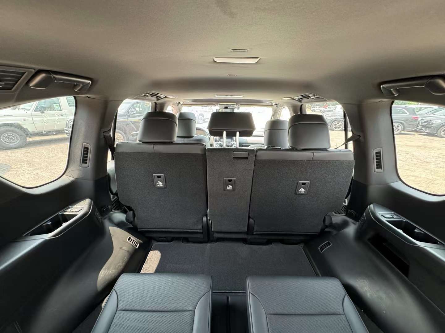 现购雷克萨斯LM亚洲版享43万优惠 欢迎到店试驾