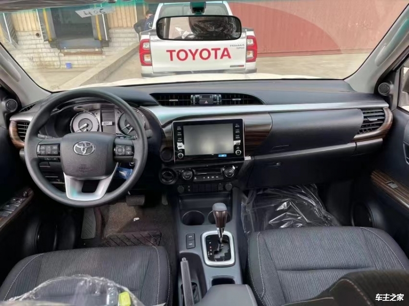 成都丰田海拉克斯中东版促销35万起 欢迎试乘试驾