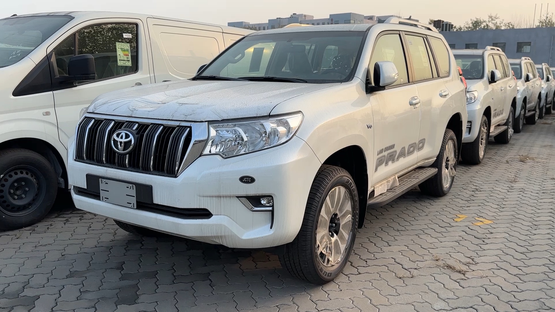 成都丰田海拉克斯中东版促销35万起 欢迎试乘试驾