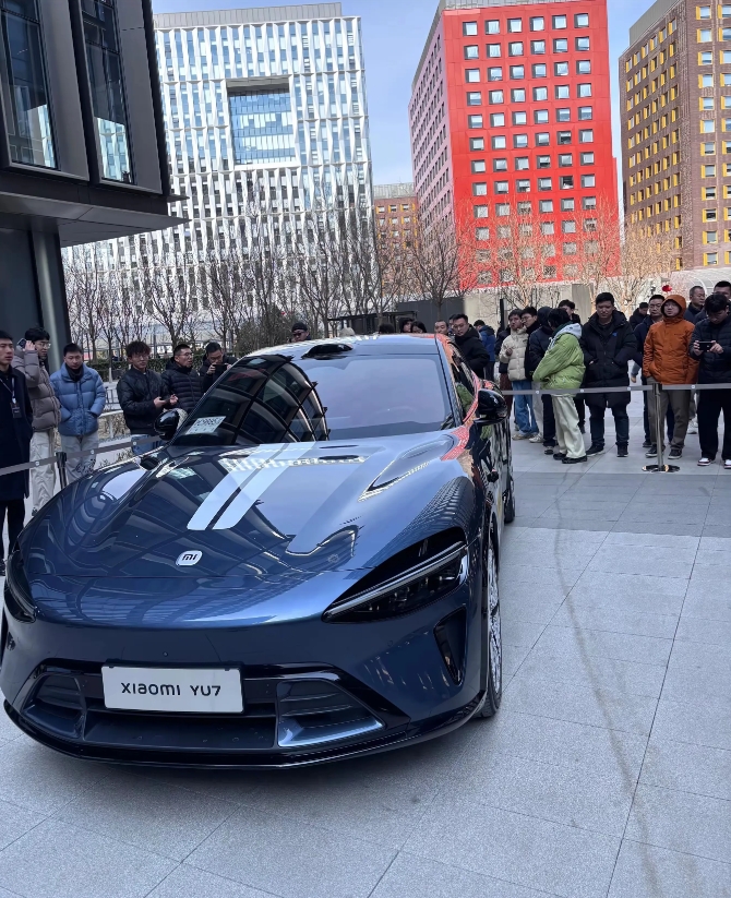 离谱！小米YU7还未上市 老头乐版已交付：车标是“M七”