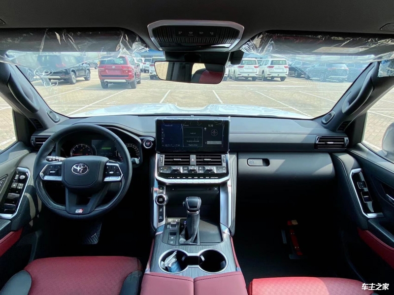 成都兰德酷路泽中东版提供试乘试驾 直降35.2万