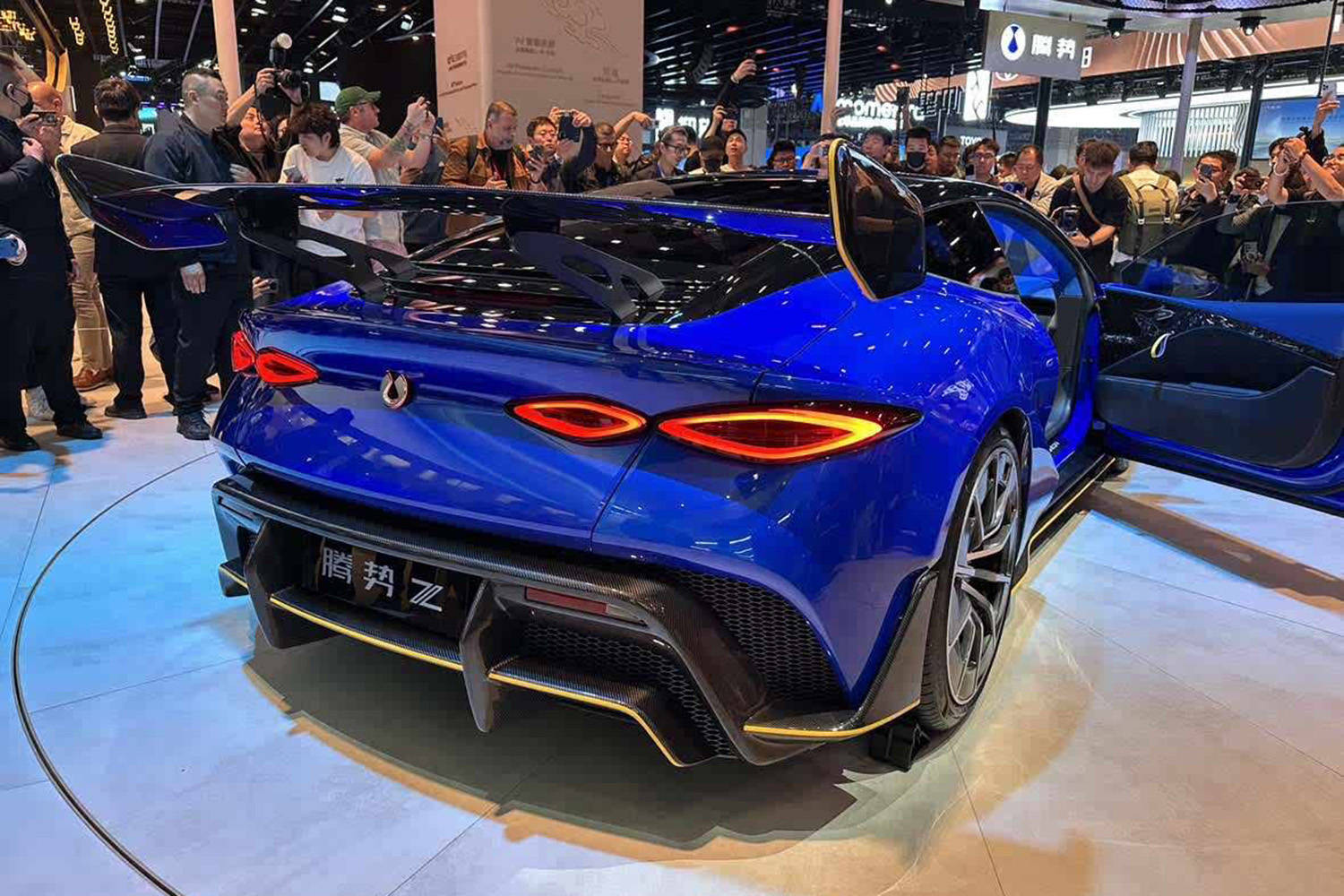 取消大尾翼！腾势Z量产版实车曝光：神似911