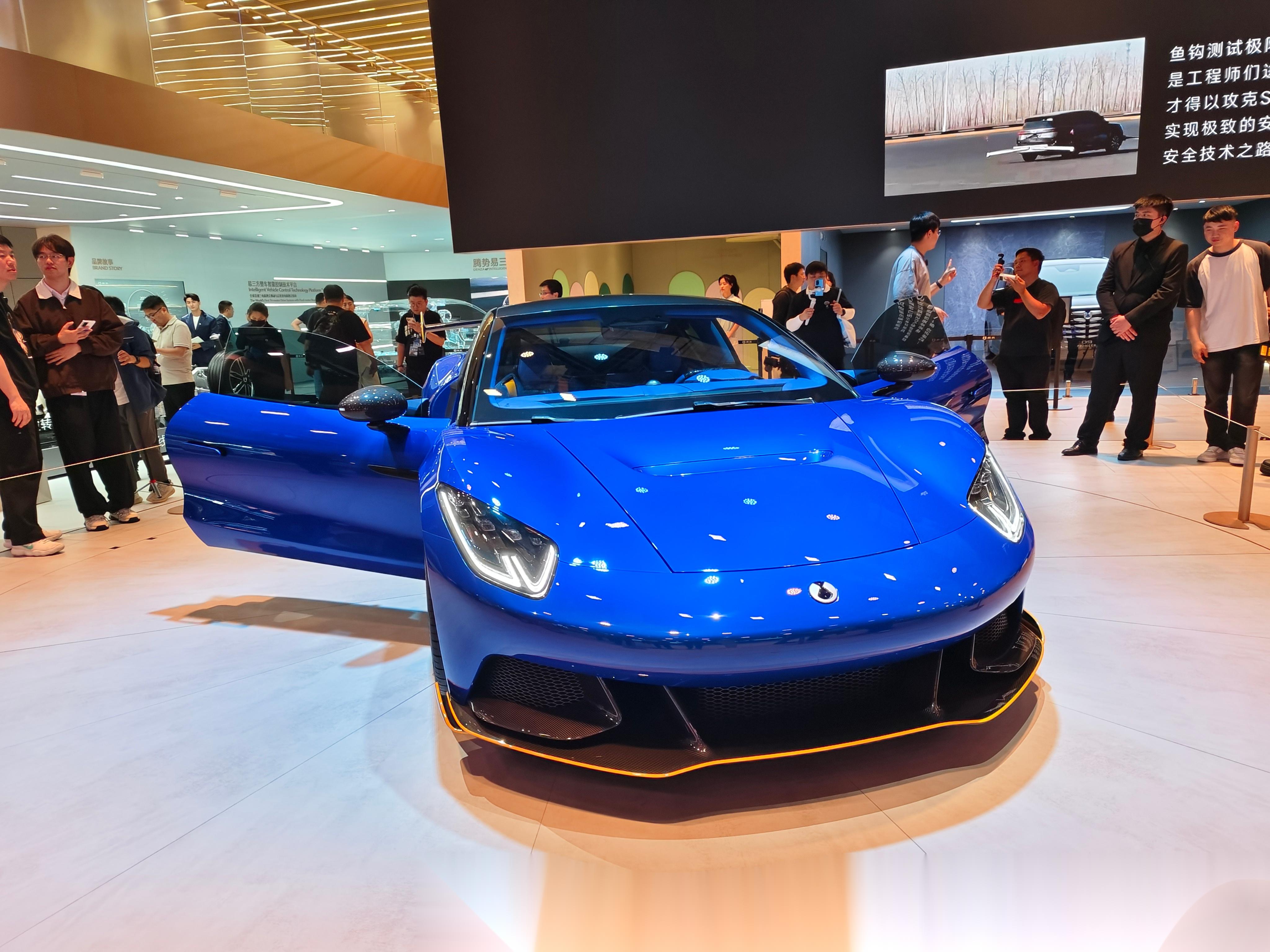 取消大尾翼！腾势Z量产版实车曝光：神似911