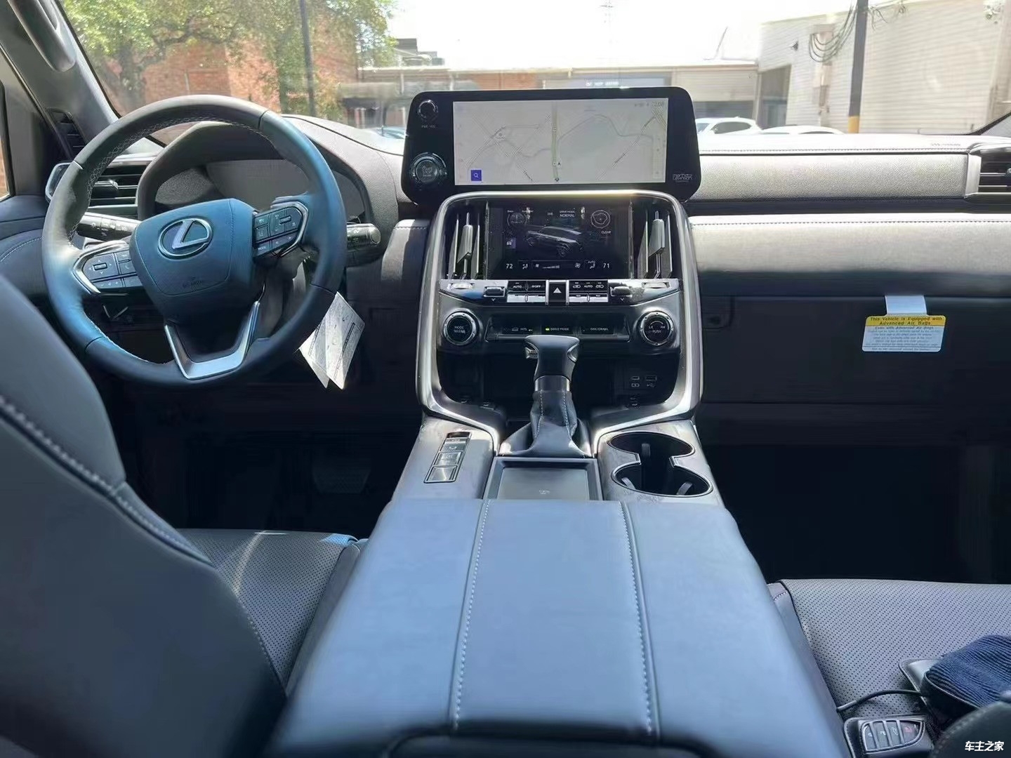 新款国六平行进口中东版雷克萨斯LX600简介