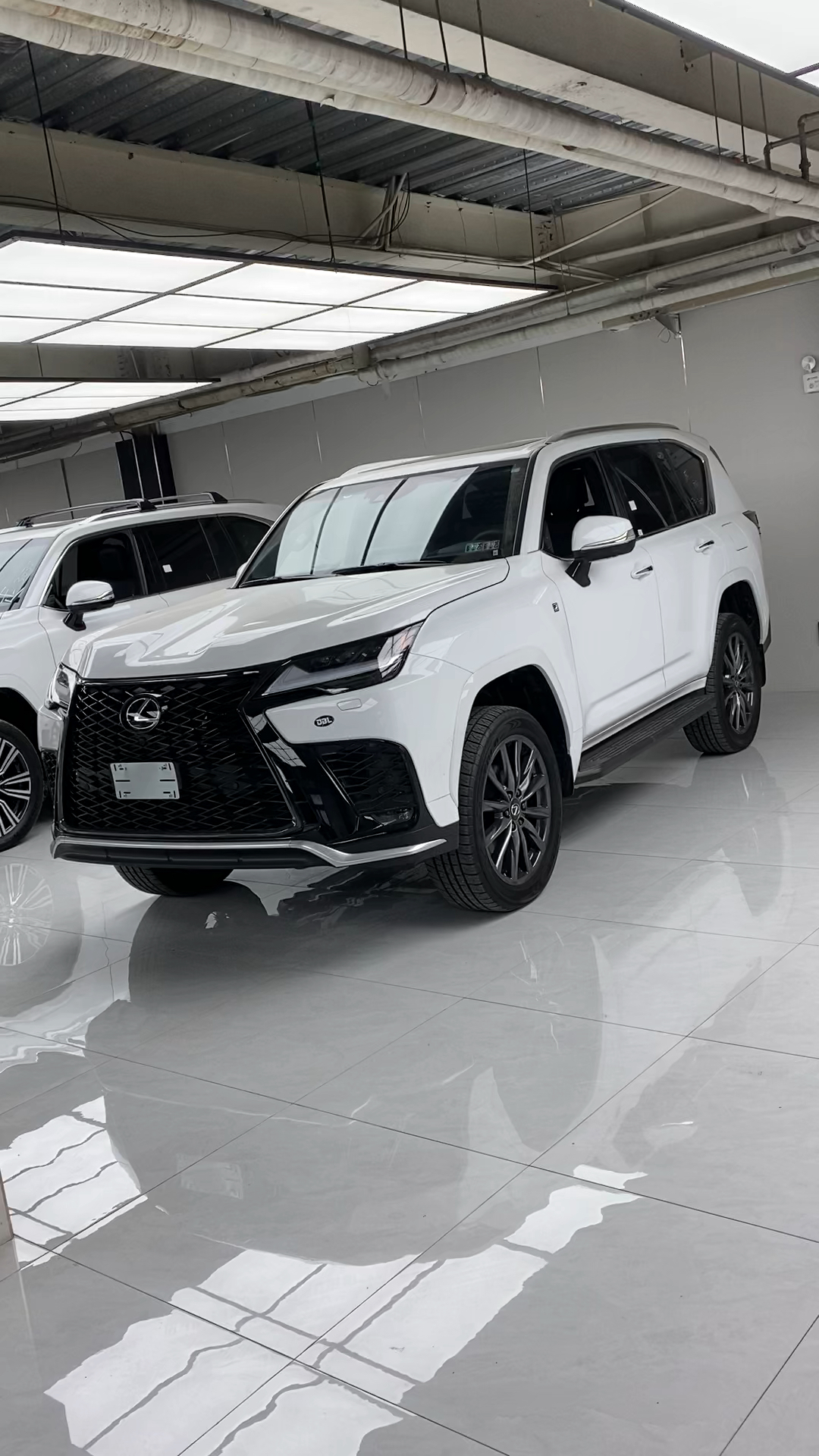 新款国六平行进口中东版雷克萨斯LX600简介