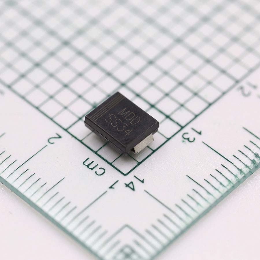 首款采用 DO-214AB 紧凑型封装的 2kA 保护晶闸管