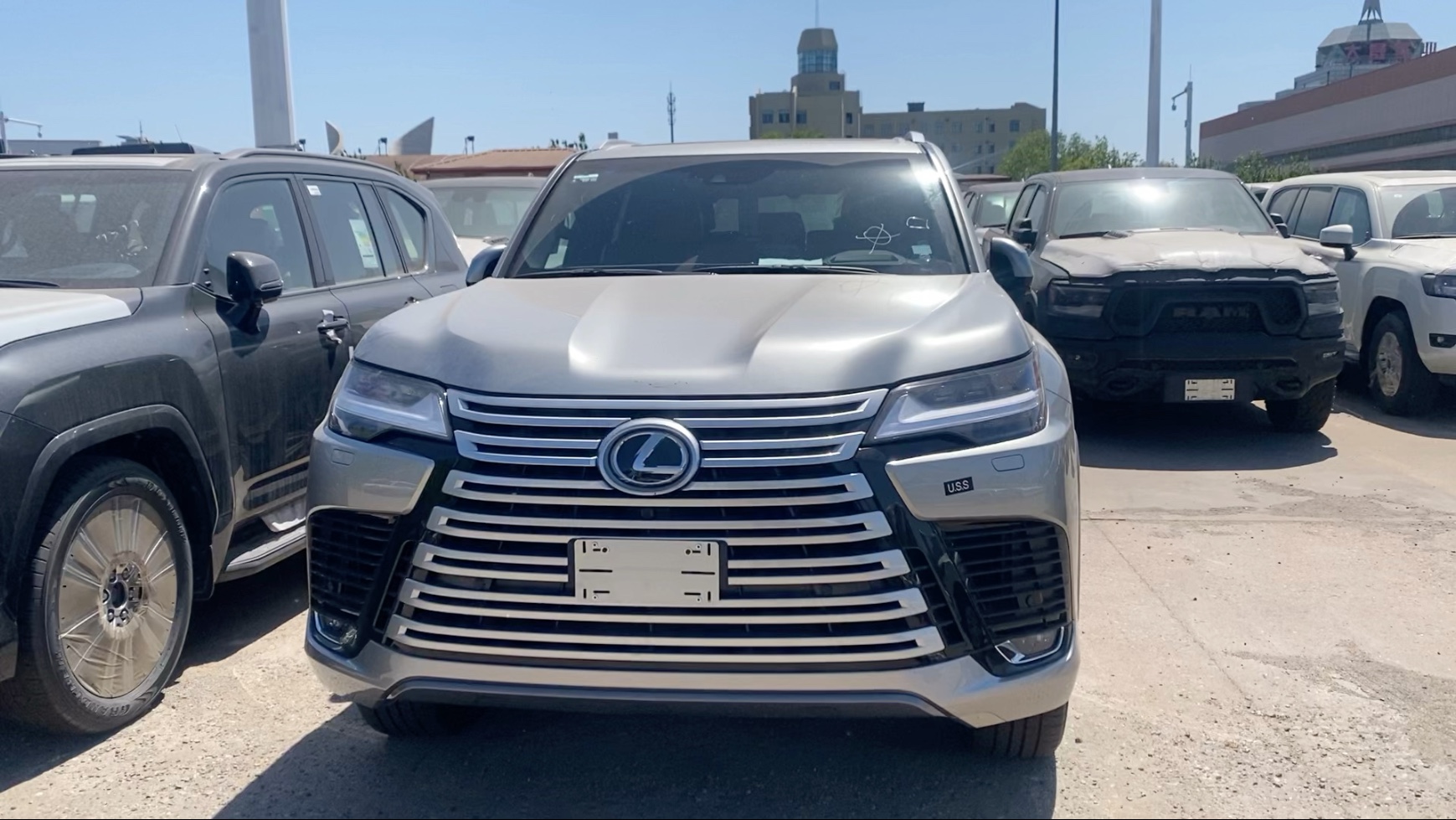 平行进口雷克萨斯LX目前售价145万起 欢迎上门试驾