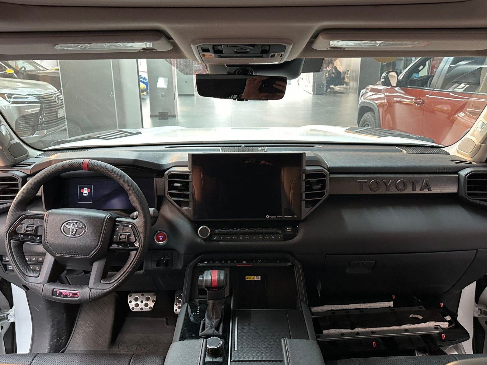 成都丰田红杉美版价格最低99万起 直降22万