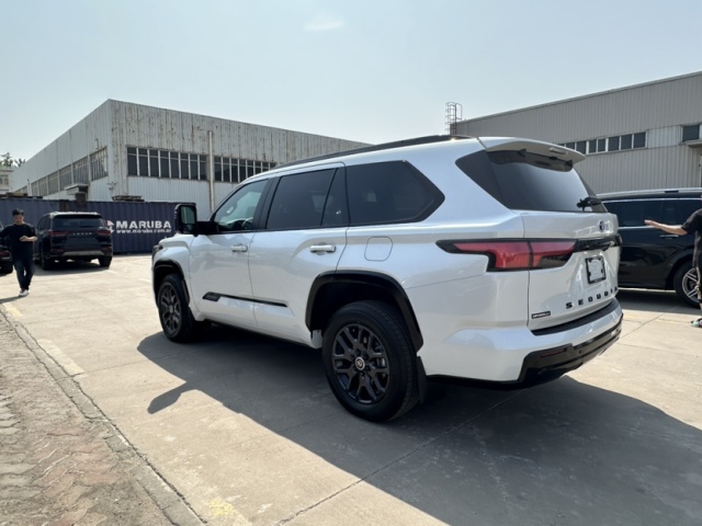 2024款加版丰田红杉3.5T混动超低价90万起