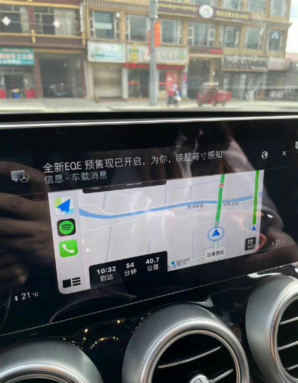 多位奔驰车主爆料：一觉醒来车机崩了 导航、音乐全不能用